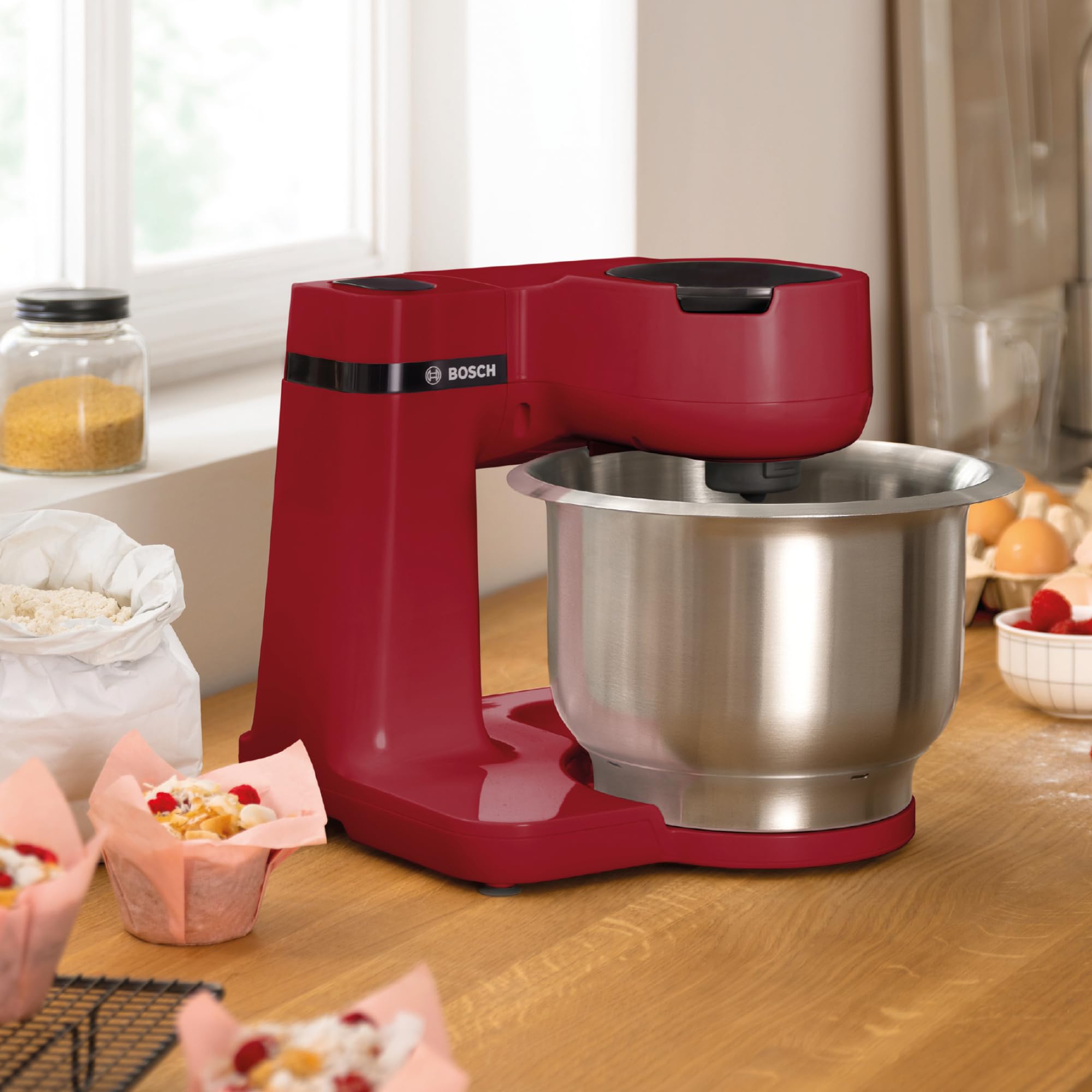 Bosch Küchenmaschine MUM Serie 2 MUMS2ER01, Edelstahl-Schüssel 3,8 L, Planetenrührwerk, Knethaken, Schlag-, Rührbesen Edelstahl, Durchlaufschnitzler, 3 Scheiben, 700 W, rot
