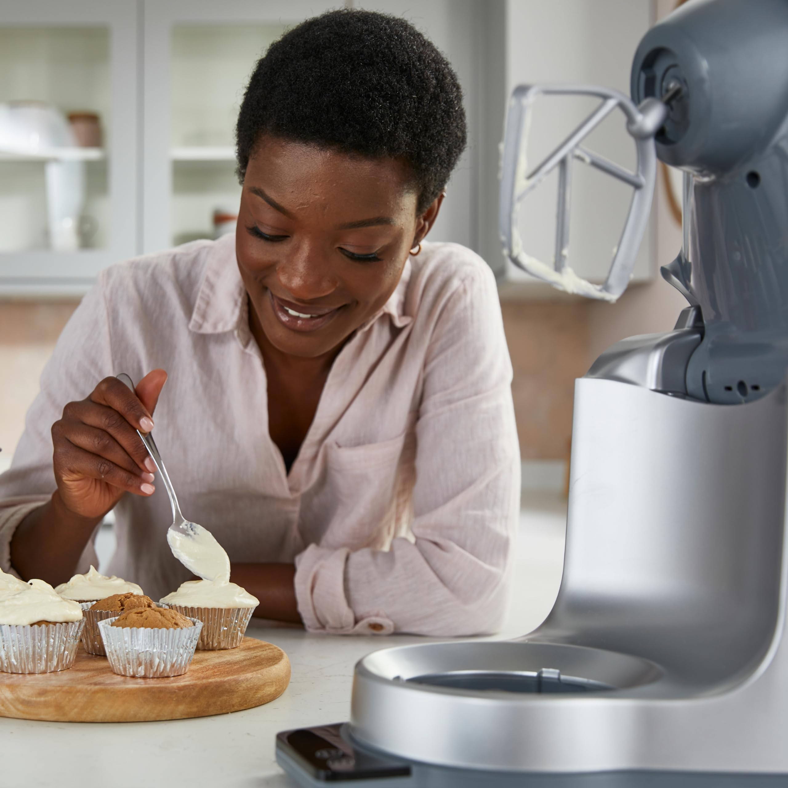Kenwood Prospero+ KHC29A.R0SI Küchenmaschine, 4,3 L Edelstahlschüssel, inkl. 10-teiligem Zubehör-Set mit Fleischwolf, Glas-Mixer, Zitruspresse, Entsafter und mehr, inkl. EasyWeigh Waage, 1000W, Silber