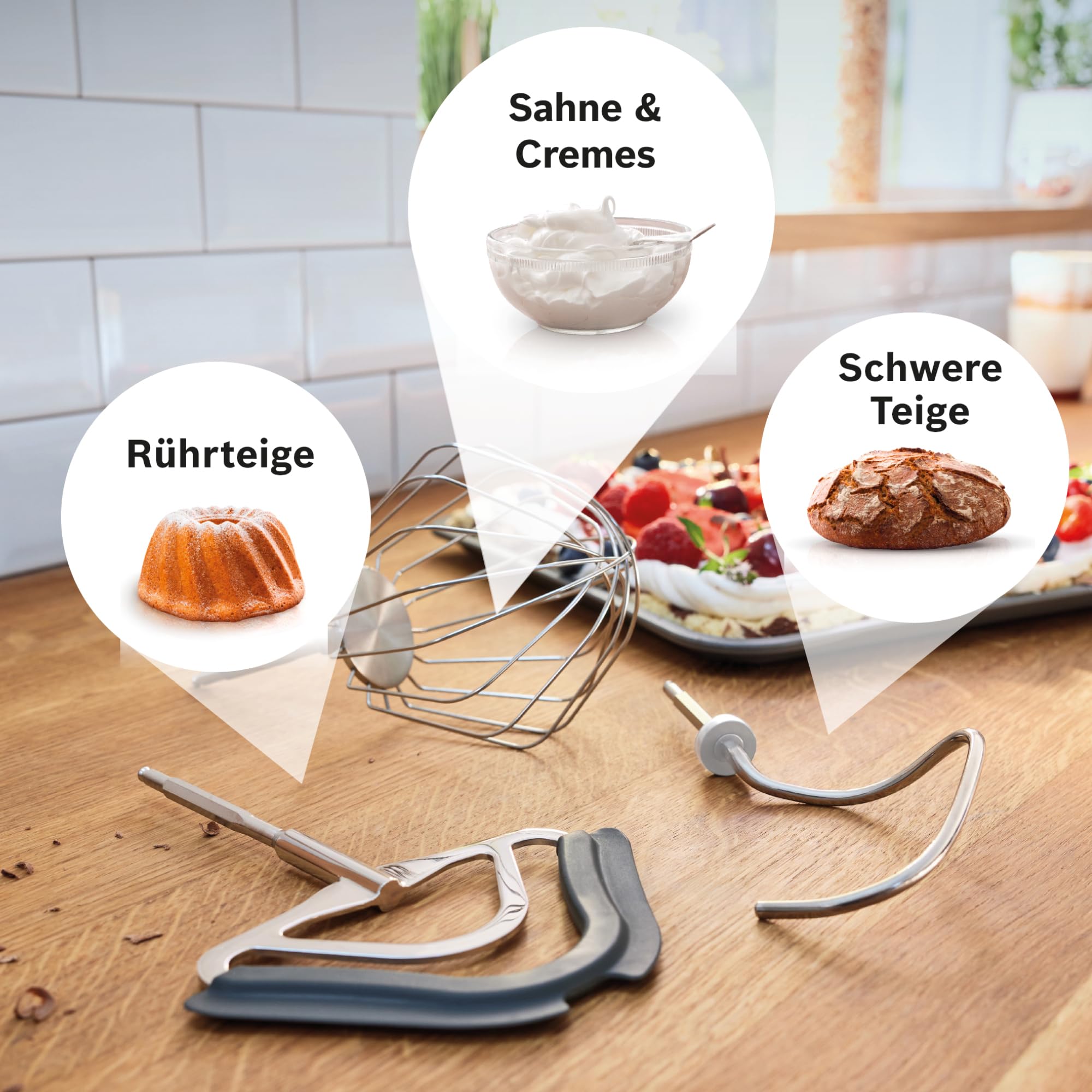 Bosch Küchenmaschine MUM5 MUM5XW20, Edelstahl-Schüssel 3,9 L, integrierte Waage, Mixer 1,25 L, Profi-Knethaken, Schnee-, Silikonbesen, Durchlaufschnitzler, 4 Scheiben, 1000 W, weiß